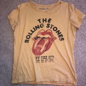 Medium American eagle shirt